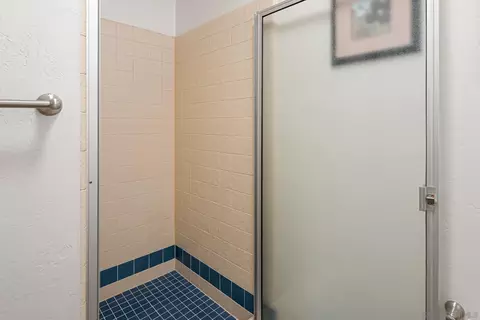 Bath - 4116 Mars Way, La Mesa, CA 91941 photo 6 of 6