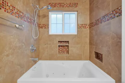 Bath - 17009 Iron Springs Rd, Julian, CA 92036 photo 2 of 7
