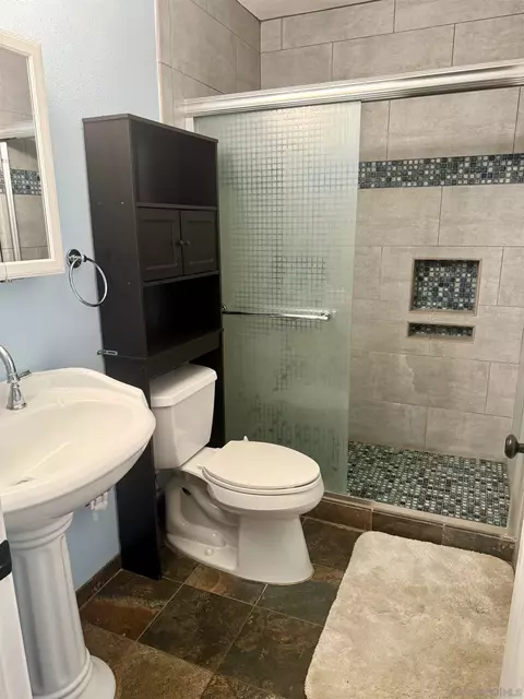 Bath - 17009 Iron Springs Rd, Julian, CA 92036 photo 4 of 7