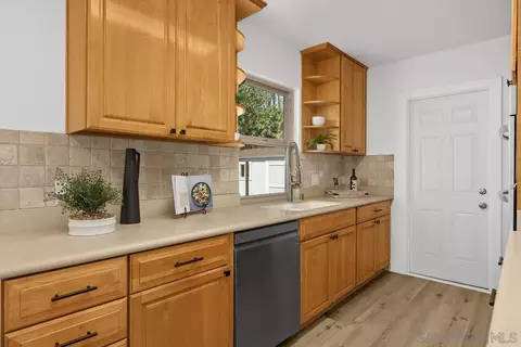 Kitchen - 2738 Oak Hill Dr, Escondido, CA 92027 photo 3 of 4