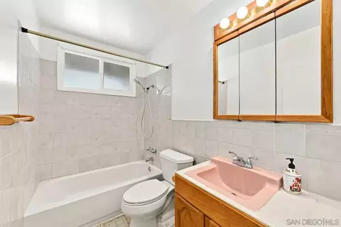 Bath - 12509 Taunt Rd, Poway, CA 92064 photo 1 of 3