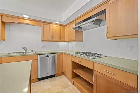 Kitchen - 1640 El Paso Real, La Jolla, CA 92037 photo 3 of 4