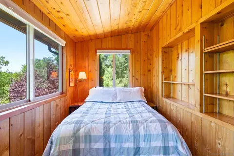 Bedroom - 2727 Lakeview Dr, Julian, CA 92036 photo 1 of 2