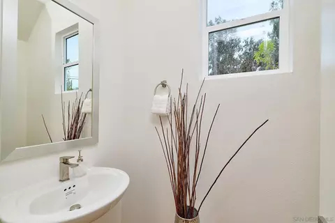 Bath - 781 Michael Ct, Vista, CA 92081 photo 3 of 6