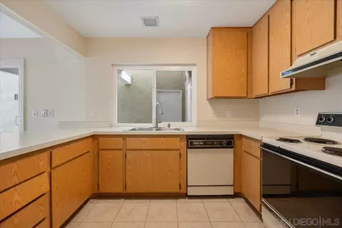 Kitchen - 13669 Sycamore Tree, Poway, CA 92064 photo 4 of 4
