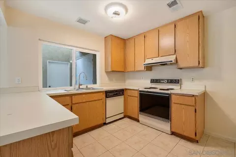 Kitchen - 13669 Sycamore Tree, Poway, CA 92064 photo 3 of 4