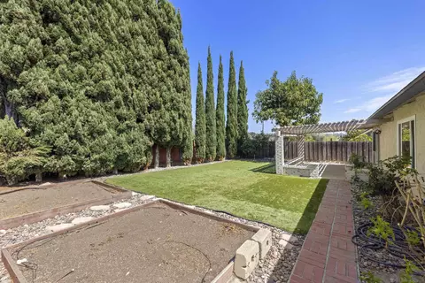 Exterior - 2589 Joann Dr, Oceanside, CA 92056 photo 8 of 10