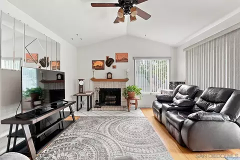 Living - 9522 Jim Ln, Santee, CA 92071 photo 3 of 4