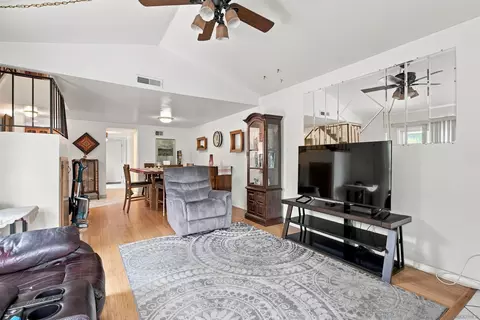 Living - 9522 Jim Ln, Santee, CA 92071 photo 2 of 4