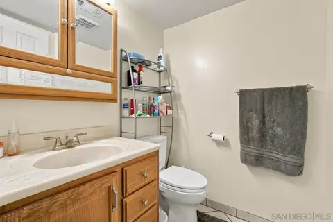 Bath - 9522 Jim Ln, Santee, CA 92071 photo 4 of 4