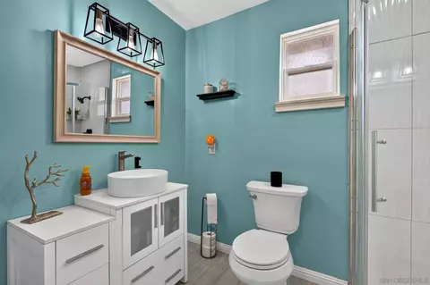Bath - 2335 Beverly St, Ramona, CA 92065 photo 2 of 4