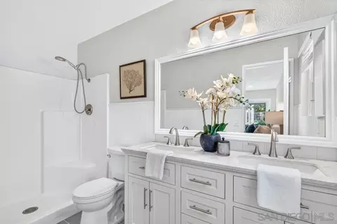 Bath - 2109 Beartrap Pl, Escondido, CA 92027 photo 2 of 2