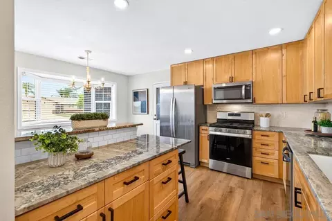 Kitchen - 2109 Beartrap Pl, Escondido, CA 92027 photo 3 of 4