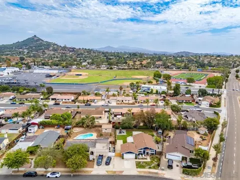 View/Area - 2109 Beartrap Pl, Escondido, CA 92027 photo 9 of 10