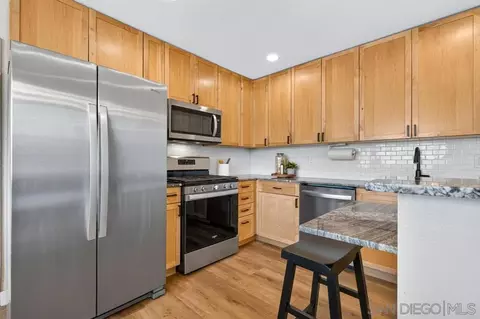 Kitchen - 2109 Beartrap Pl, Escondido, CA 92027 photo 2 of 4