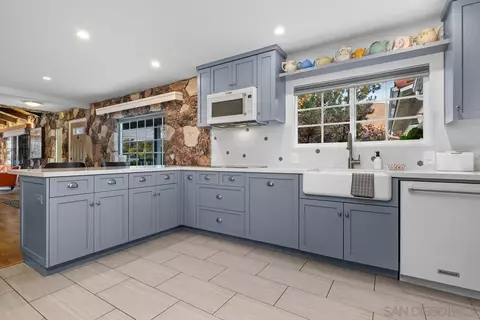 Kitchen - 3131 E Victoria Dr, Alpine, CA 91901 photo 4 of 7