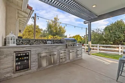 Kitchen - 3131 E Victoria Dr, Alpine, CA 91901 photo 7 of 7