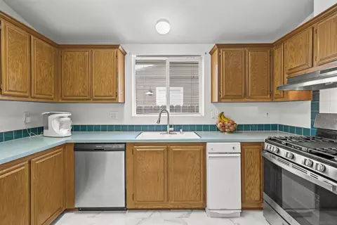 Kitchen - 15935 Spring Oaks Rd #82, El Cajon, CA 92021 photo 2 of 4