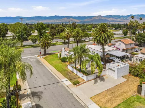 View/Area - 1011 W Cypress Ave, Redlands, CA 92373 photo 12 of 15