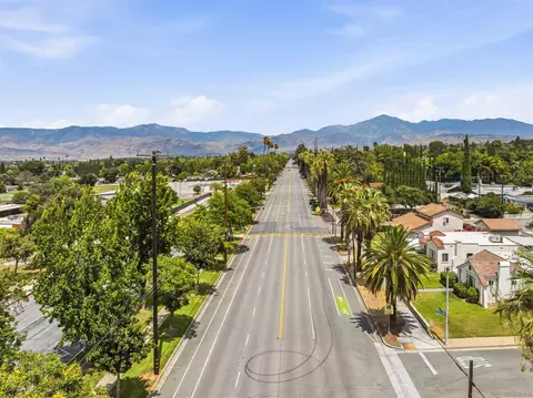 View/Area - 1011 W Cypress Ave, Redlands, CA 92373 photo 5 of 15