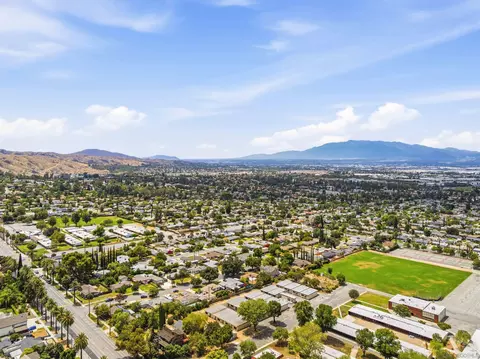 View/Area - 1011 W Cypress Ave, Redlands, CA 92373 photo 10 of 15