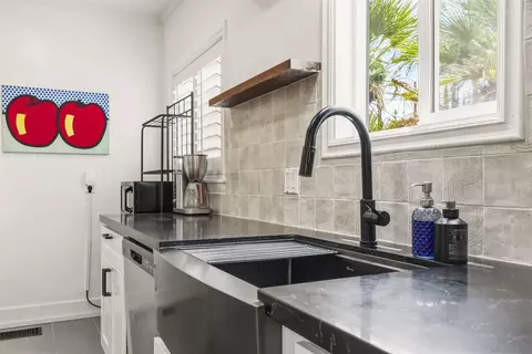 Kitchen - 1011 W Cypress Ave, Redlands, CA 92373 photo 5 of 6