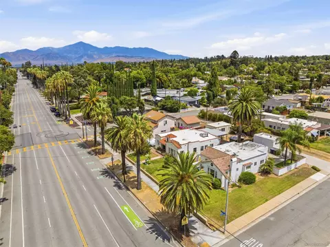 View/Area - 1011 W Cypress Ave, Redlands, CA 92373 photo 4 of 15