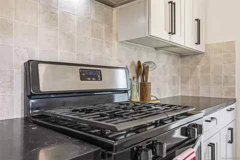 Kitchen - 1011 W Cypress Ave, Redlands, CA 92373 photo 4 of 6