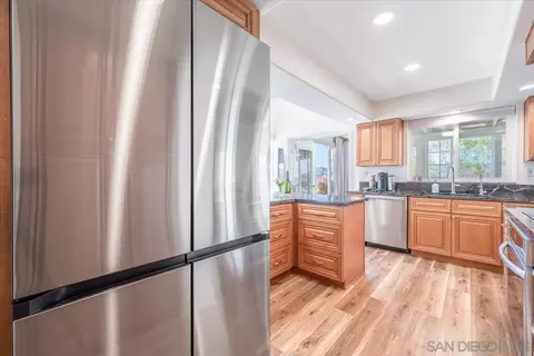 Kitchen - 3603 Lorimer Ln, Encinitas, CA 92024 photo 3 of 4