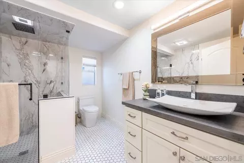 Bath - 3603 Lorimer Ln, Encinitas, CA 92024 photo 2 of 4