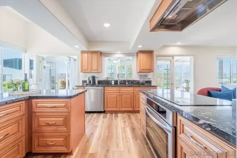 Kitchen - 3603 Lorimer Ln, Encinitas, CA 92024 photo 4 of 4