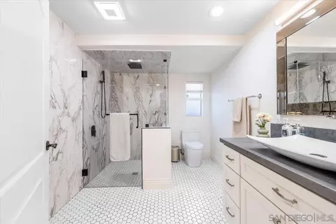 Bath - 3603 Lorimer Ln, Encinitas, CA 92024 photo 1 of 4