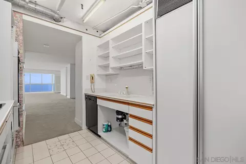 Kitchen - 939 Coast #11 B, La Jolla, CA 92037 photo 2 of 3