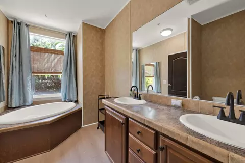 Bath - 3909 Reche Rd #34, Fallbrook, CA 92028 photo 2 of 4