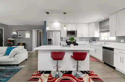 5567 Las Alturas, San Diego, CA 92114