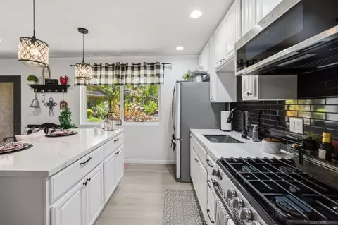 Kitchen - 13126 Silver Saddle Ln, Poway, CA 92064 photo 11 of 11