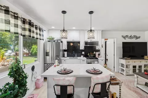 Kitchen - 13126 Silver Saddle Ln, Poway, CA 92064 photo 10 of 11