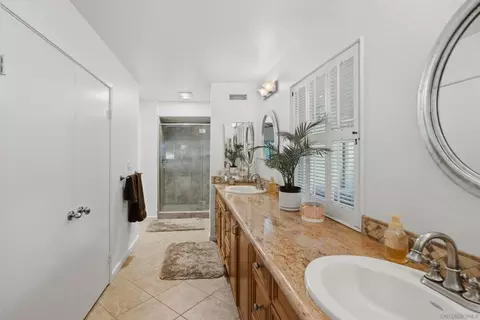 Bath - 13126 Silver Saddle Ln, Poway, CA 92064 photo 4 of 6