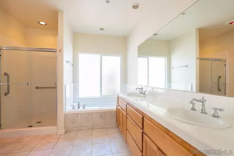 Bath - 613 Carnation Ln, Fallbrook, CA 92028 photo 2 of 3
