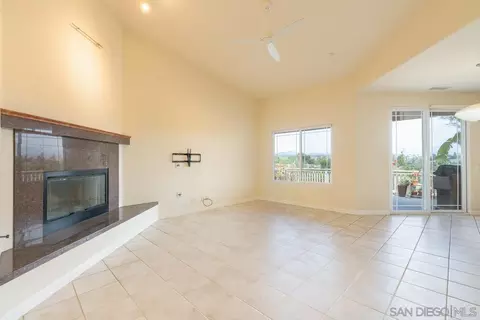 Living - 613 Carnation Ln, Fallbrook, CA 92028 photo 2 of 6
