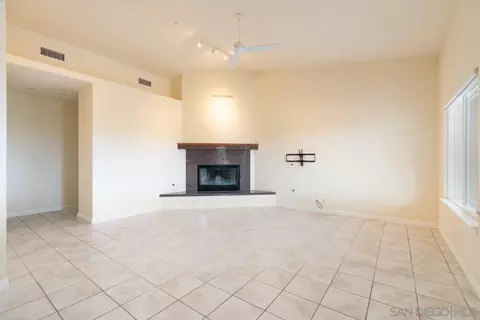 Living - 613 Carnation Ln, Fallbrook, CA 92028 photo 5 of 6