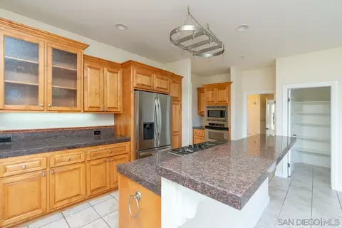 Kitchen - 613 Carnation Ln, Fallbrook, CA 92028 photo 3 of 3
