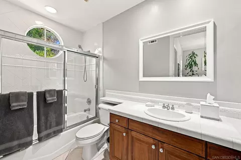 Bath - 3501 Lone Hill Ln, Encinitas, CA 92024 photo 3 of 8