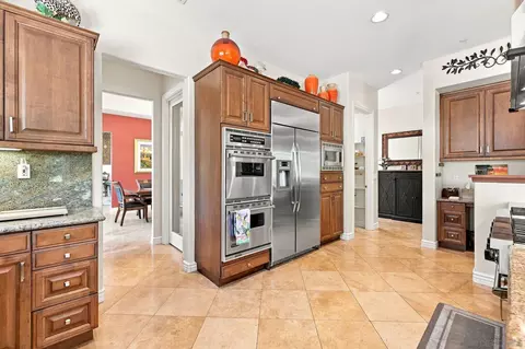Kitchen - 3501 Lone Hill Ln, Encinitas, CA 92024 photo 4 of 7
