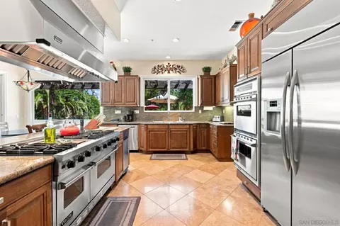Kitchen - 3501 Lone Hill Ln, Encinitas, CA 92024 photo 6 of 7