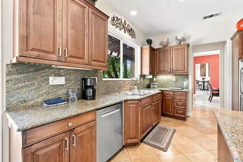 Kitchen - 3501 Lone Hill Ln, Encinitas, CA 92024 photo 3 of 7