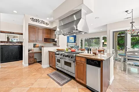Kitchen - 3501 Lone Hill Ln, Encinitas, CA 92024 photo 5 of 7