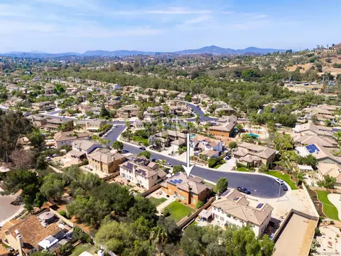 View/Area - 563 Crystal Downs Gln, Escondido, CA 92026 photo 3 of 7