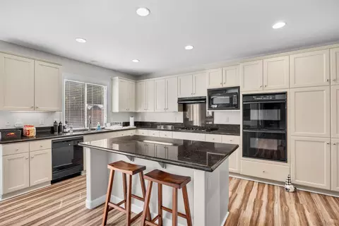 Kitchen - 563 Crystal Downs Gln, Escondido, CA 92026 photo 1 of 4