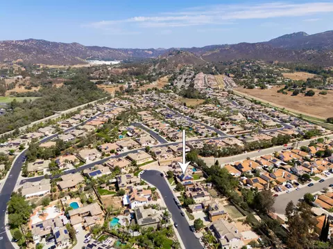 View/Area - 563 Crystal Downs Gln, Escondido, CA 92026 photo 6 of 7